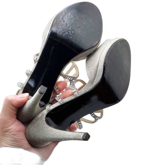 Sandals by Caparros, Silver with Rhinestones, Size 9 - Picture 6 of 7